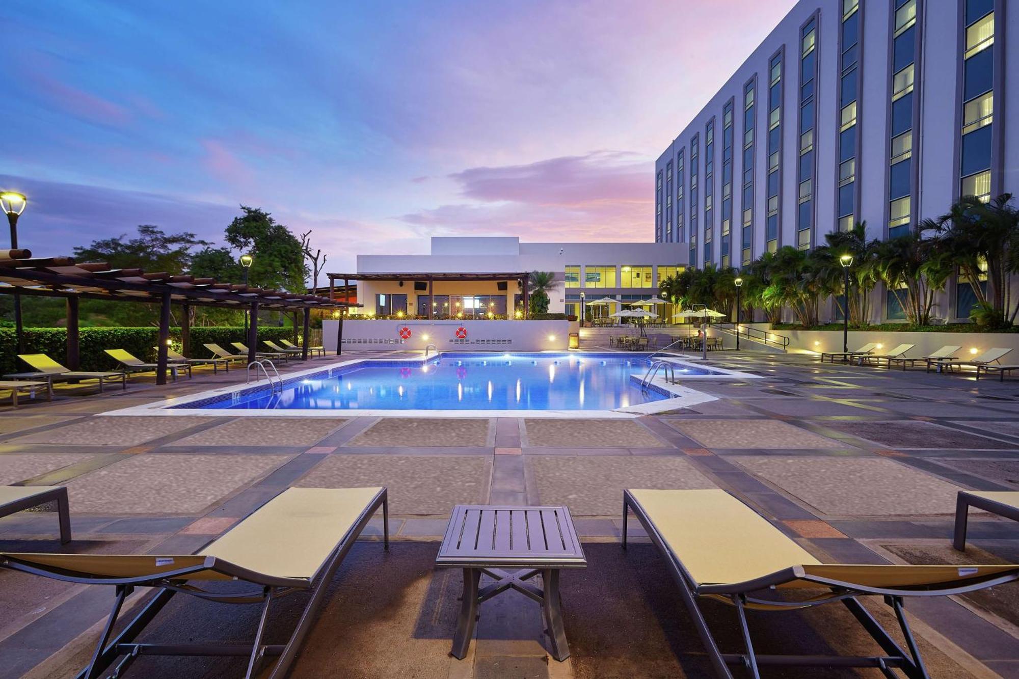 Отель Hilton Doubletree By Hilton Манагуа Экстерьер фото